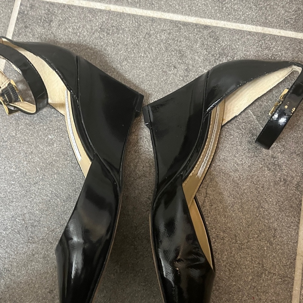 Diane Von Furstenberg women’s shoes Sz 5.5 Wedge Black Patent Ankle Wrap pointed - Picture 7 of 10